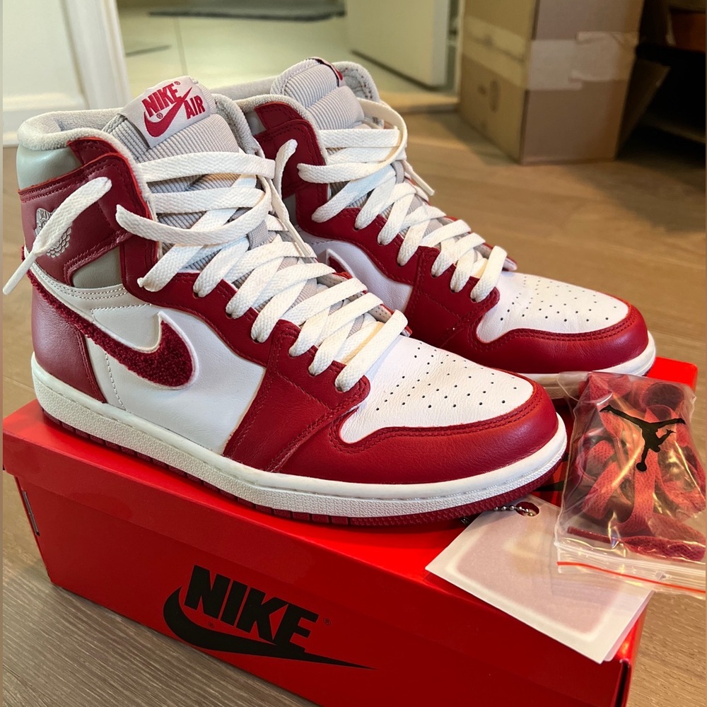 Jordan 1 high OG women’s varsity red 9.5